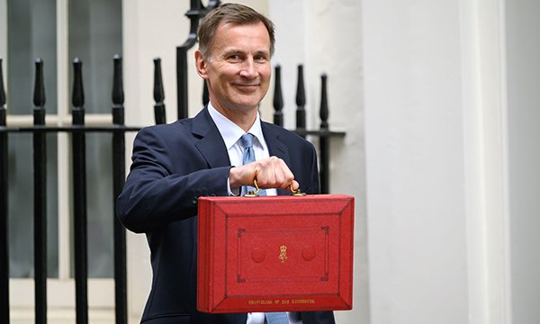 Chancellor Jeremy Hunt holding up the red budget briefcase