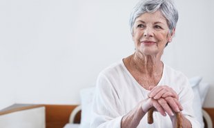 An older lady sitting on a hospital bed. Picture: iStock